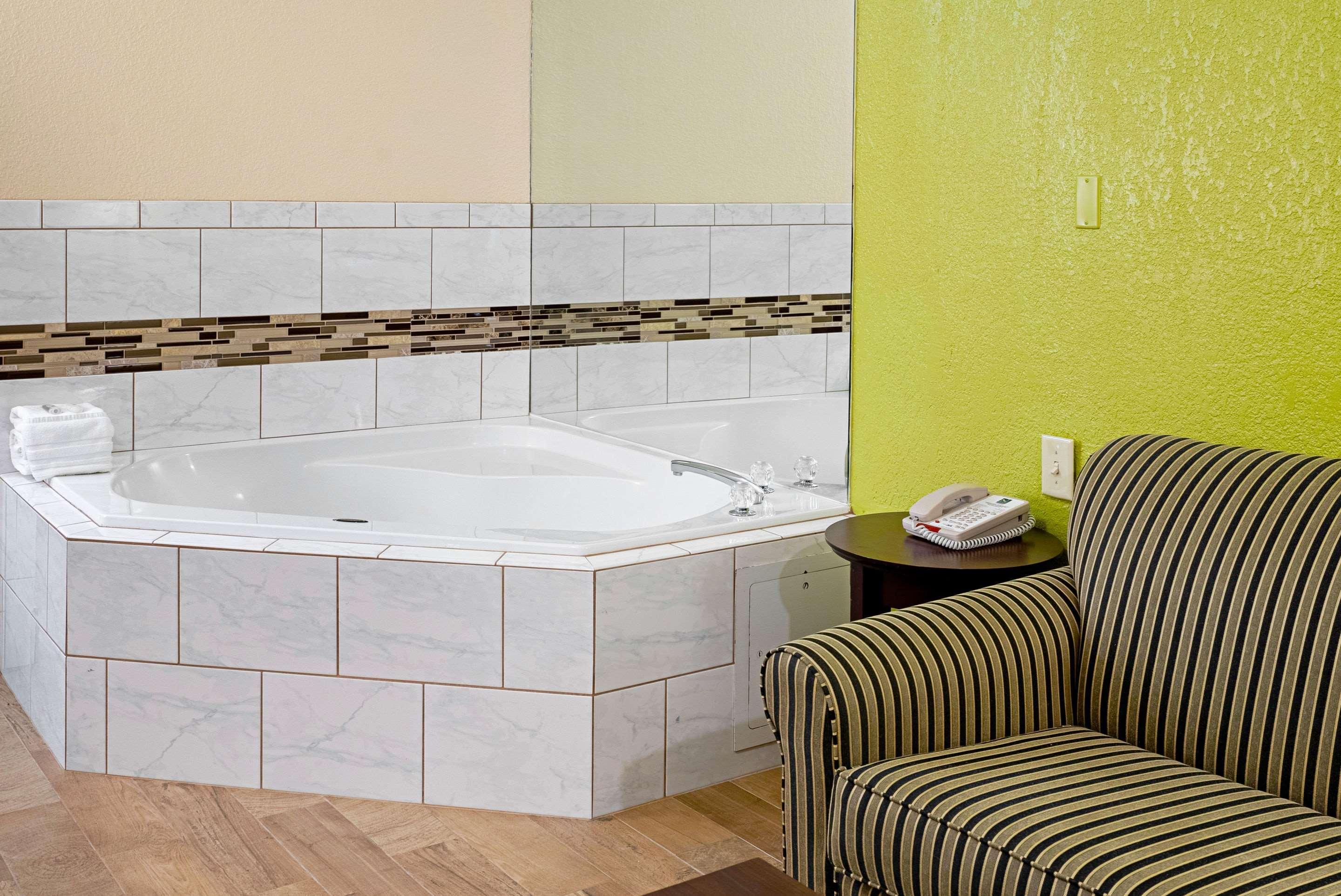 Quality Inn & Suites Robbinsville Ngoại thất bức ảnh